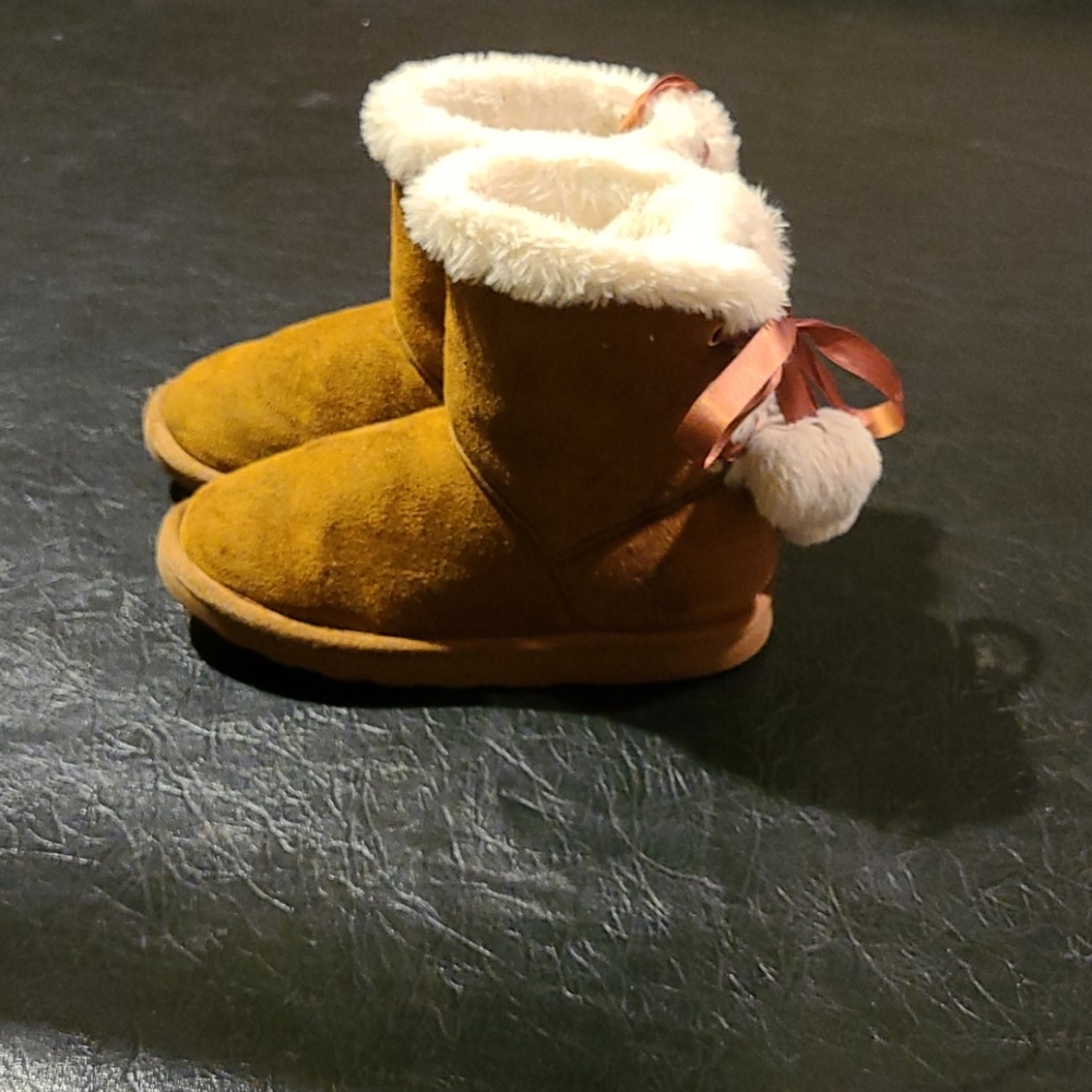 Girls faux fur boots